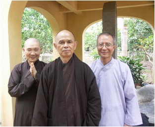 Sư cô Đàm Nguyện và Kỷ sư Nguyễn Đạt đi theo Thiền sư Thích Nhất Hạnh