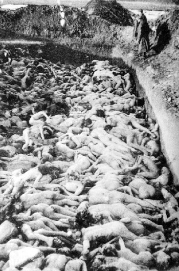 Biển thây người trong trại giam của Đức Quốc Xã