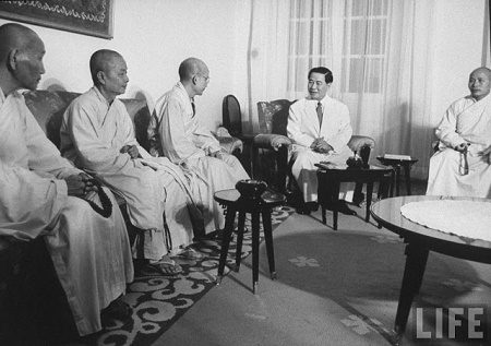 Ngô đình diệm tiếp tu sĩ Phật giáo