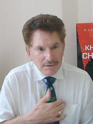 Bác sĩ Allen Hassan 