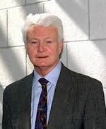 Tiến Sĩ Winfried Scharlau