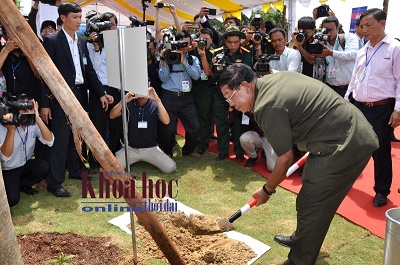Thủ tướng Hun Sen, trồng cây gõ, khuôn viên, Nhà văn hóa, Lộc Thạnh, bình phước