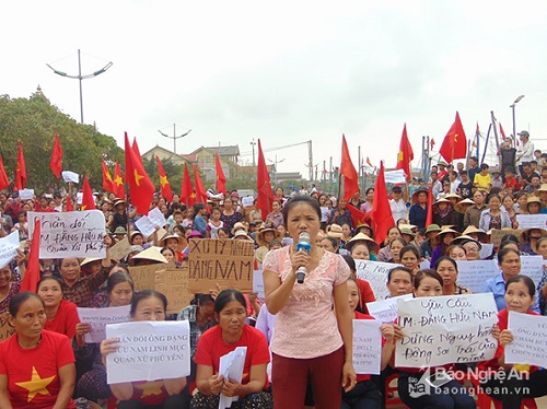 liên hội phụ nữ Quỳnh Lưu yêu cầu chính quyền xử linh mục Đặng Hữu Nam