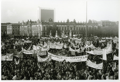 Cuộc biểu tình đòi tự do ngôn luận trên Alexanderplatz ở Đông Bá Linh, ngày 04 tháng 11, 1989