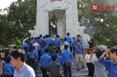 tưởng niệm anh hùng liệt sĩ