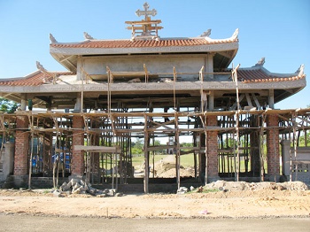 Cổng nhà thờ La Vang mới