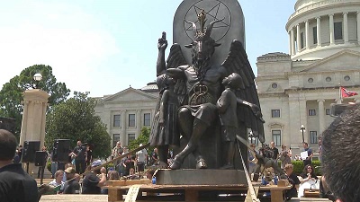 https://boingboing.net/2018/08/17/satanic-temple-statue-unveiled.html