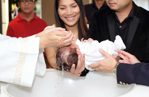 rửa tội con nít