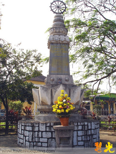 Đài tưởng niệm những Thánh tử đạo đêm 8/5/1963 tại Đài phát thanh Huế.