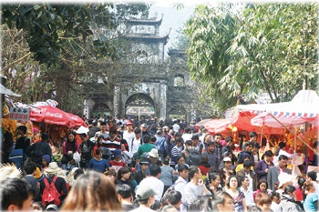 cảnh đi chùa Hương