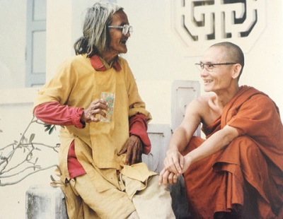 Bùi Giáng và sư Viên Minh tại chùa Kỳ viên