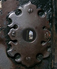 Lỗ khóa trên đồi Aventino, Rome, https://xzone.vn/Web/77/482/89296/Bi-an-lo-khoa-tren-doi-Aventino-thanh-Rome.html